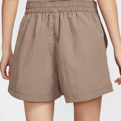 Nike Genuine Sportswear Essential women's skirt in woven fabric.