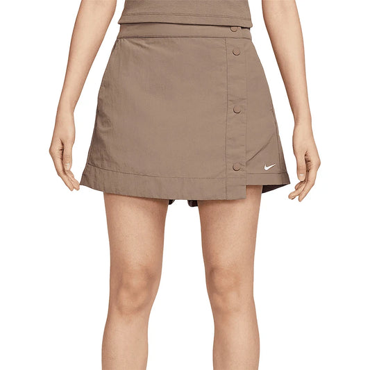 Nike Genuine Sportswear Essential women's skirt in woven fabric.